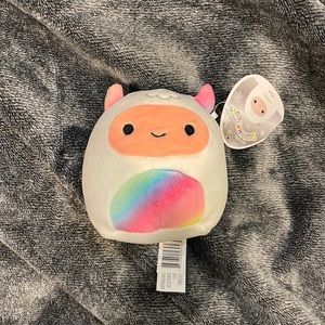Squishmallow christmas yeti Yuri